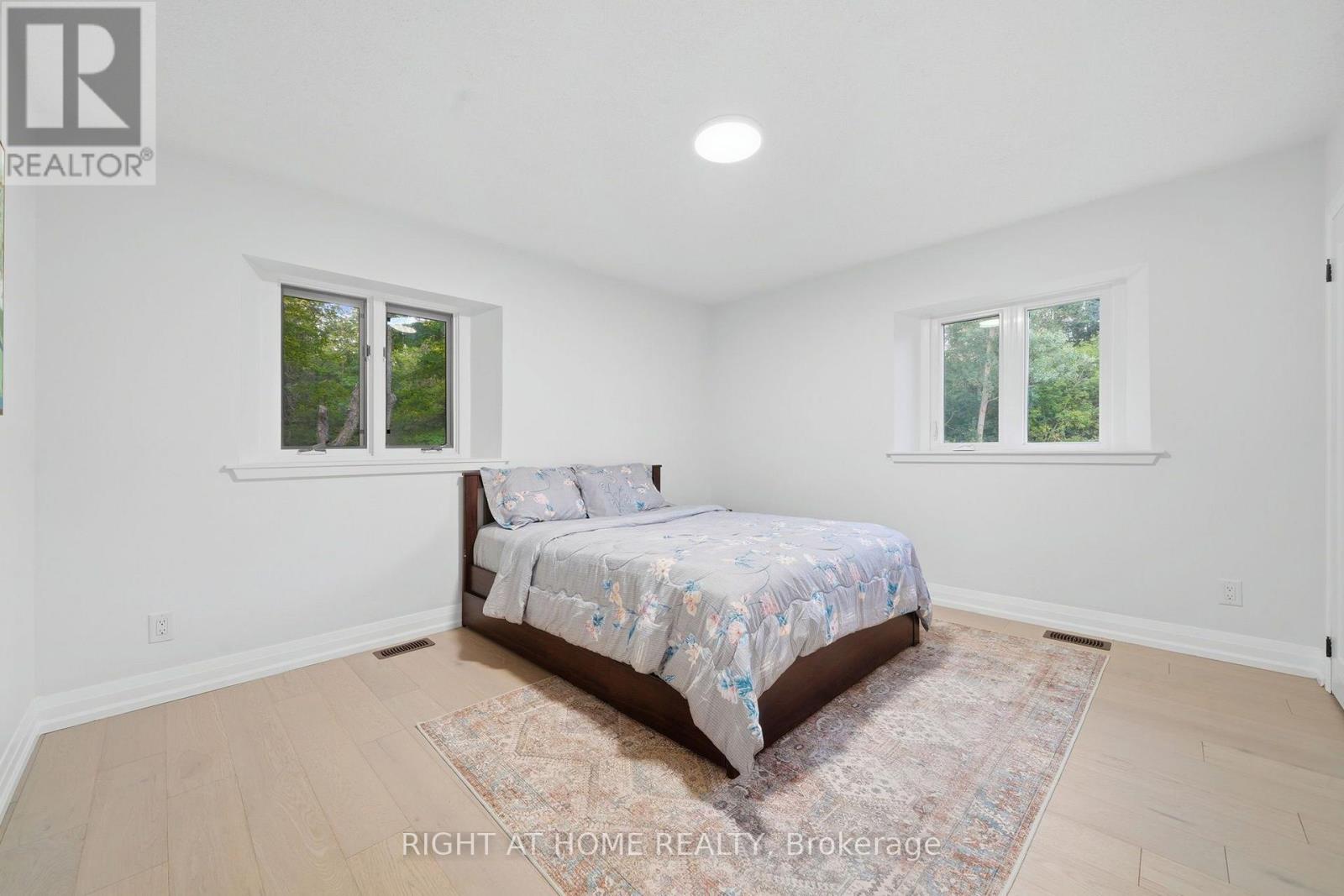 5609 4th Line Property Photo 16