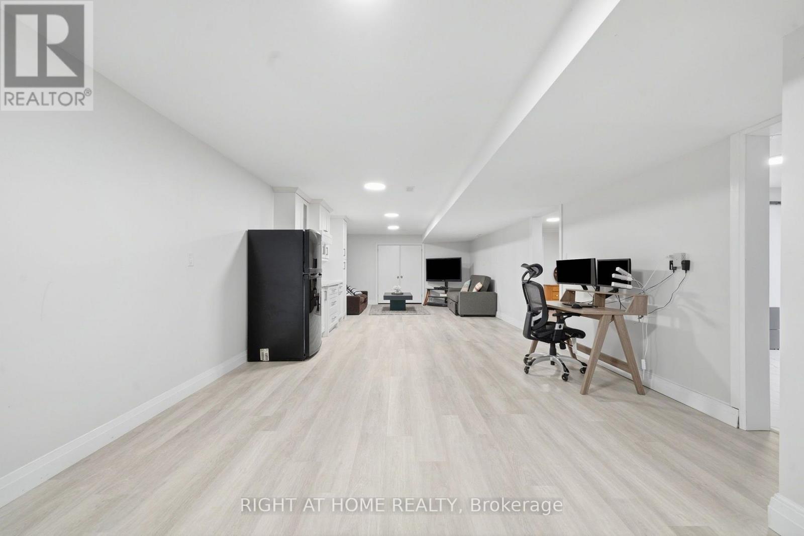 5609 4th Line Property Photo 27