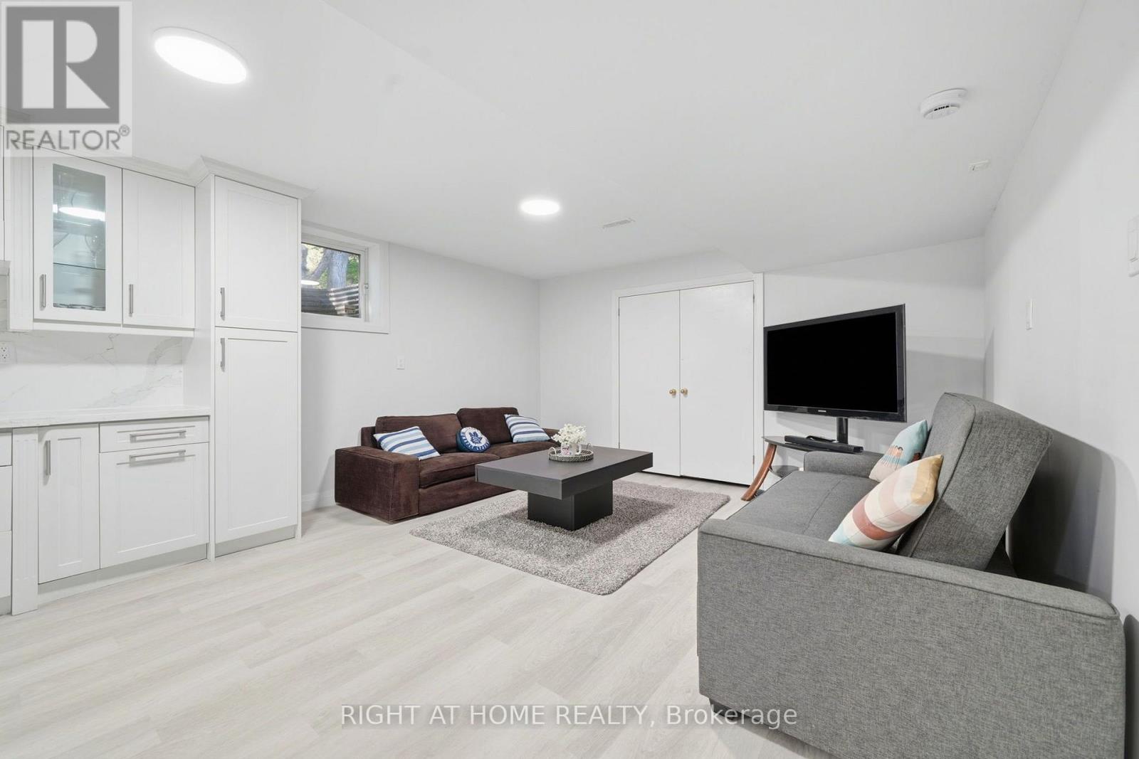 5609 4th Line Property Photo 28