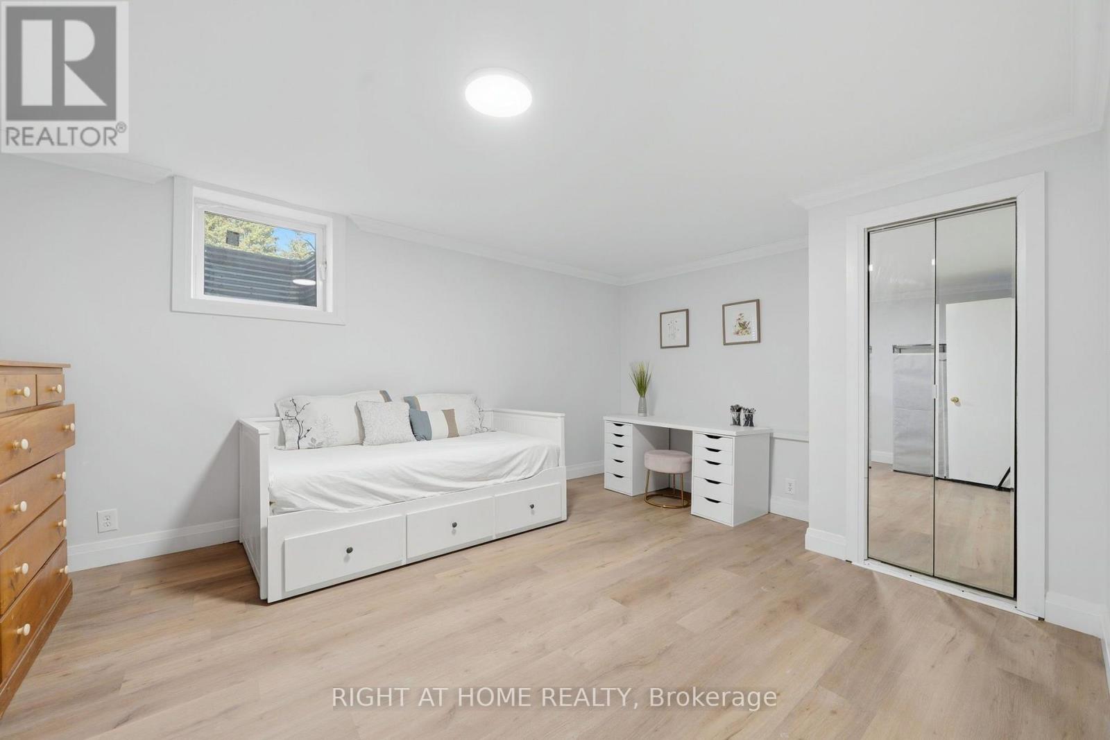 5609 4th Line Property Photo 30