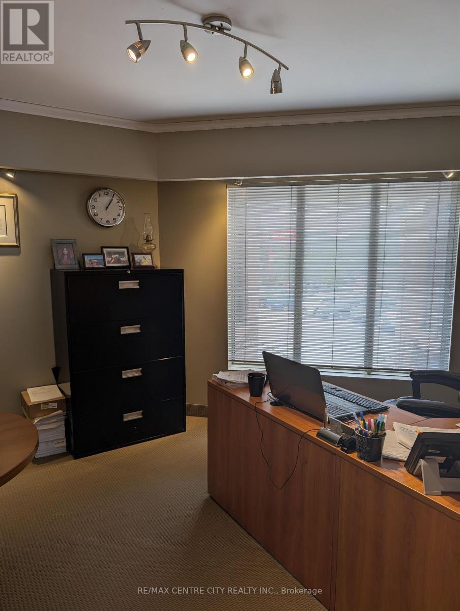 3 - 630 Wharncliffe Road S Property Photo 4