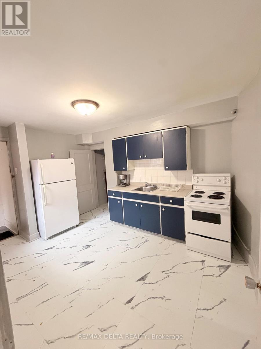 2 - 514 Bay Street Property Photo 3