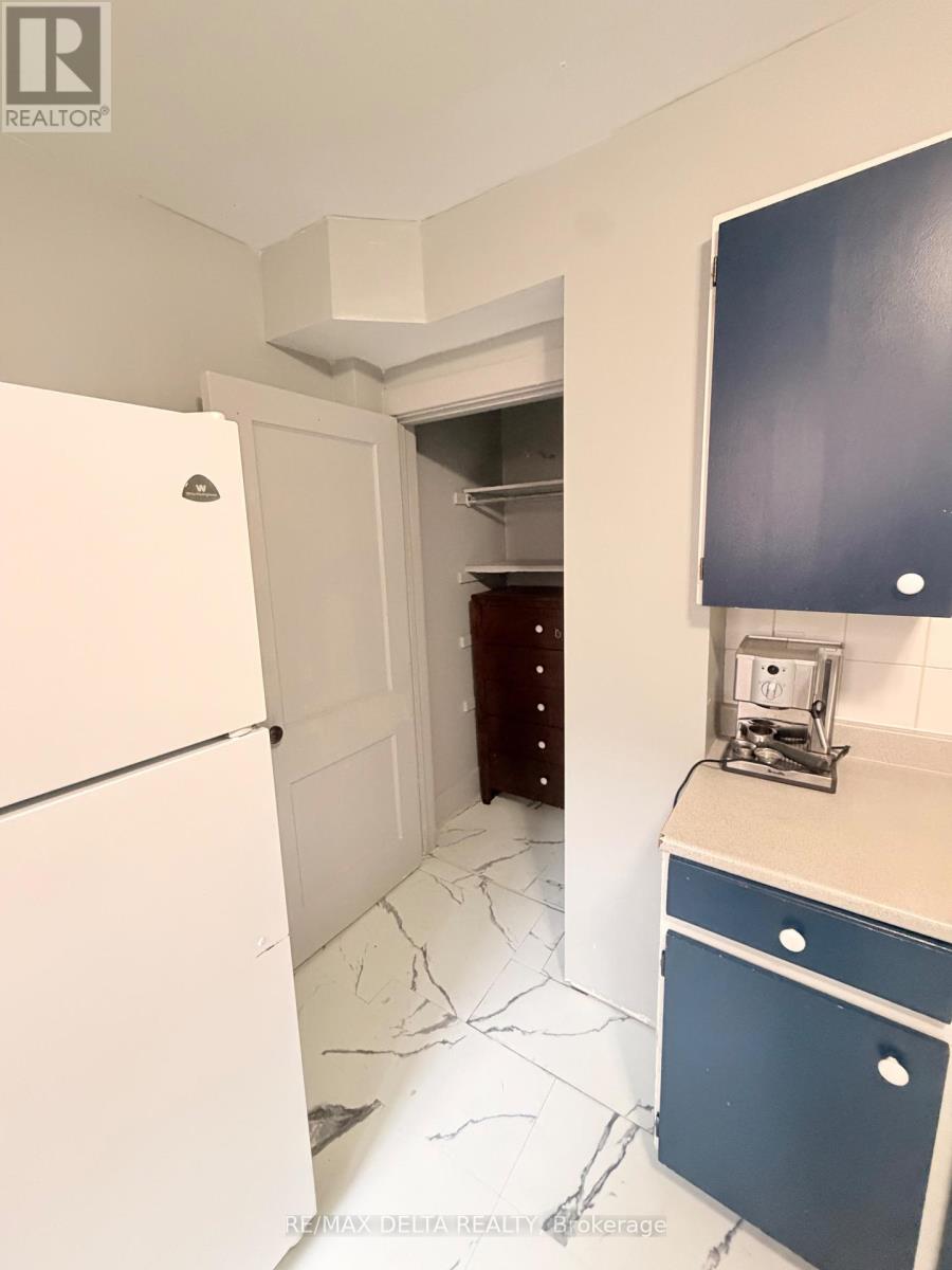 2 - 514 Bay Street Property Photo 4