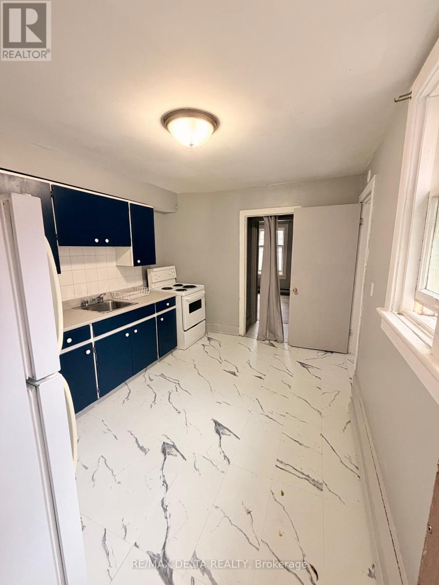 2 - 514 Bay Street Property Photo 5