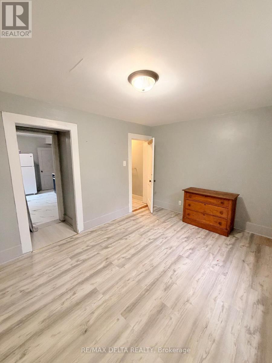2 - 514 Bay Street Property Photo 8