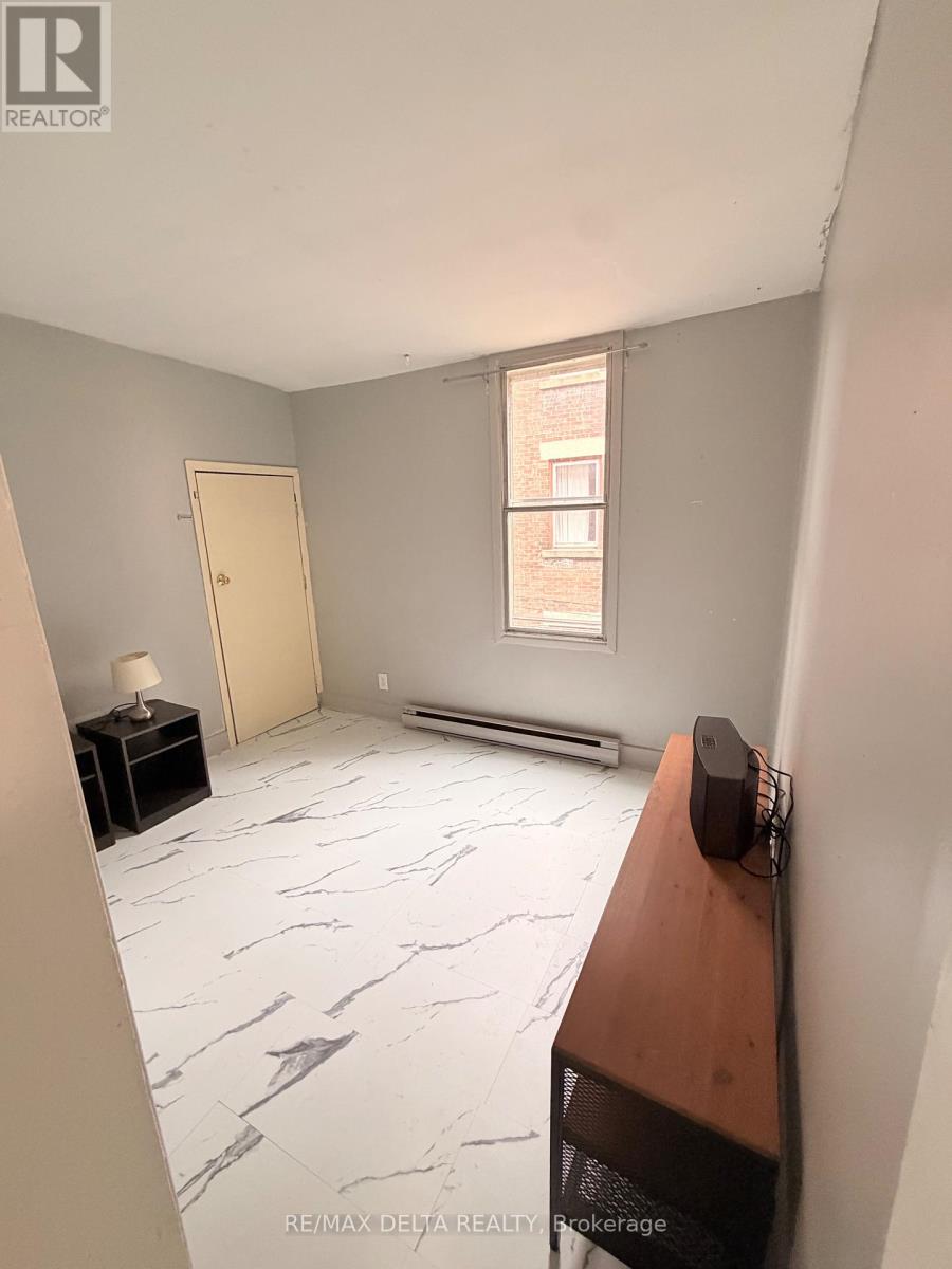 2 - 514 Bay Street Property Photo 11