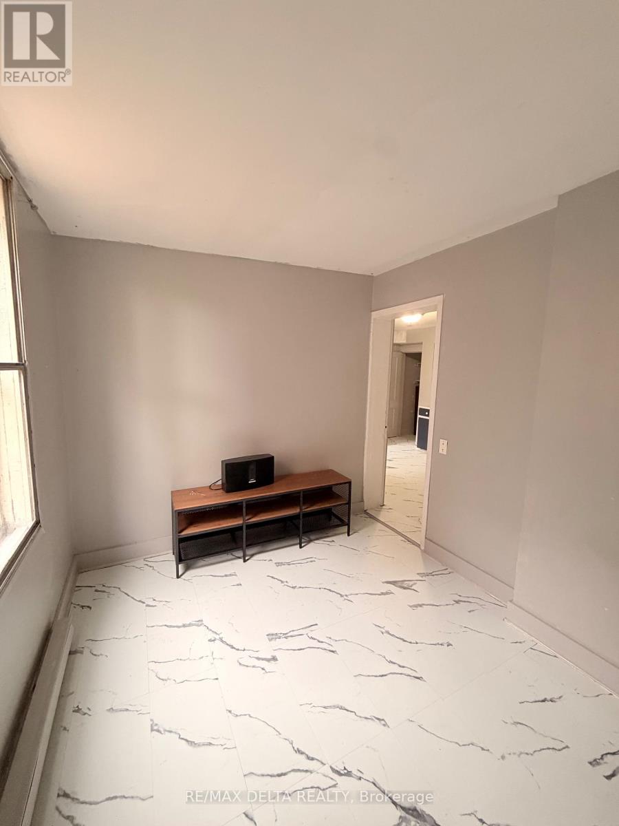 2 - 514 Bay Street Property Photo 12