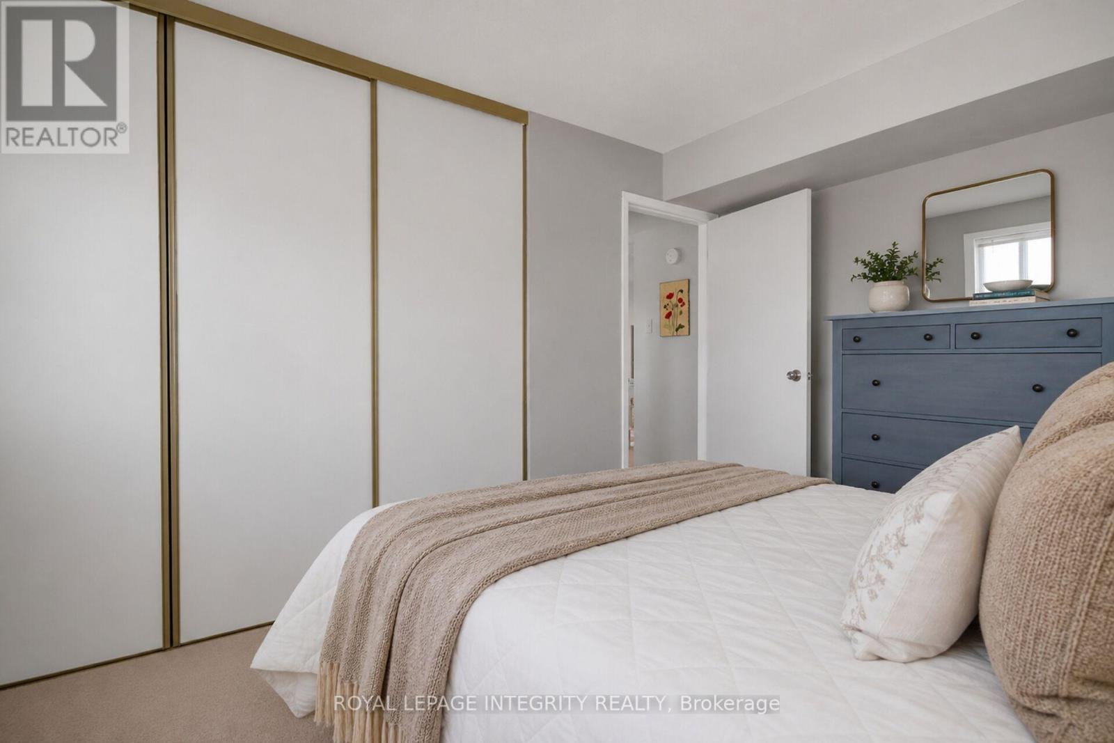 302 - 316 Lorry Greenberg Drive Property Photo 17
