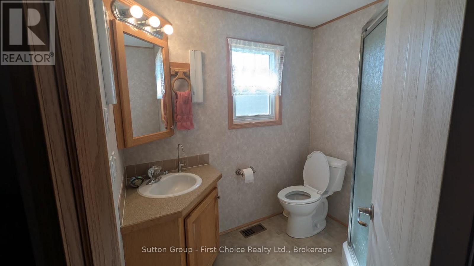 1 25 Thames Road Property Photo 9