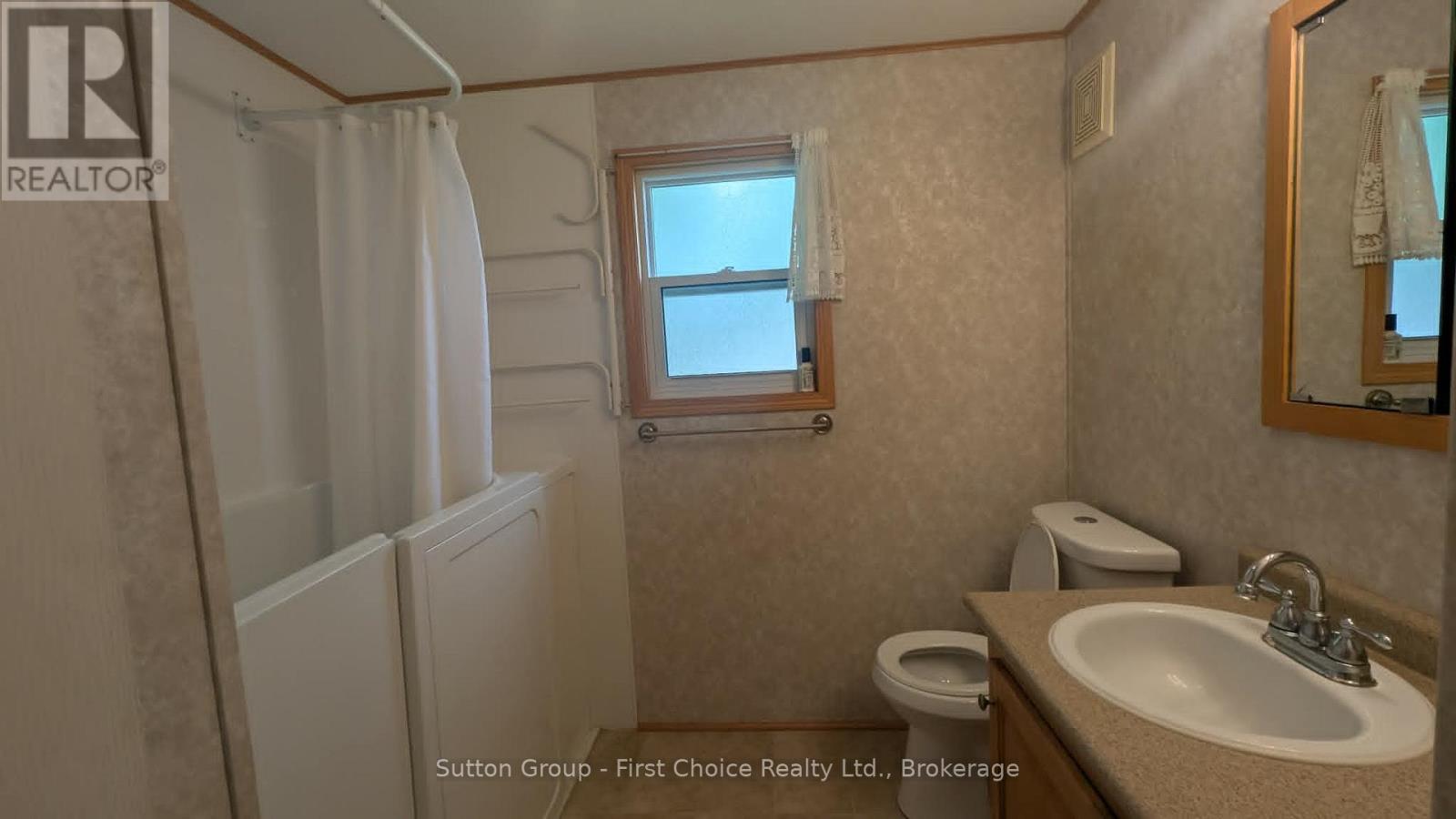 1 25 Thames Road Property Photo 10