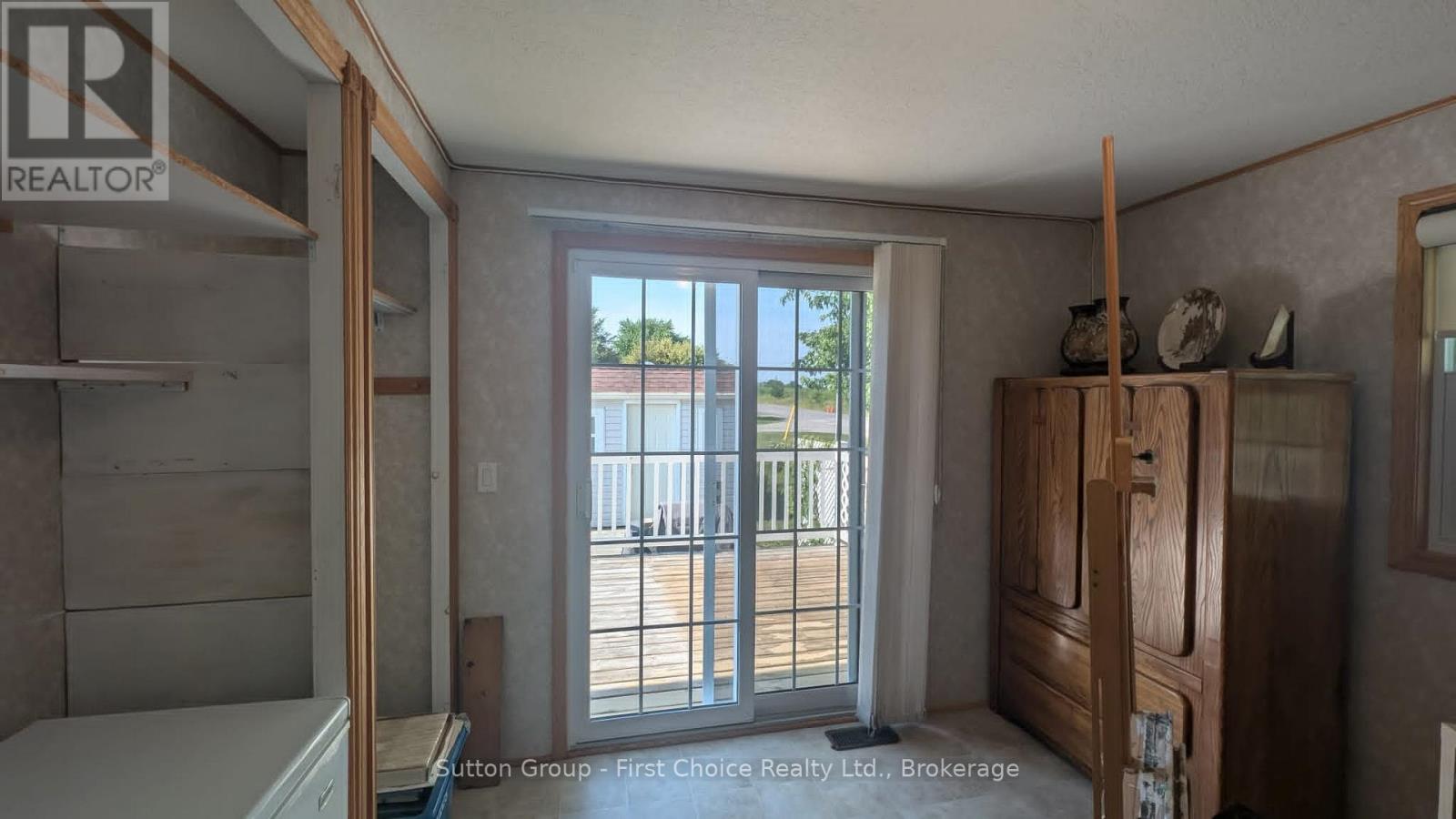 1 25 Thames Road Property Photo 12