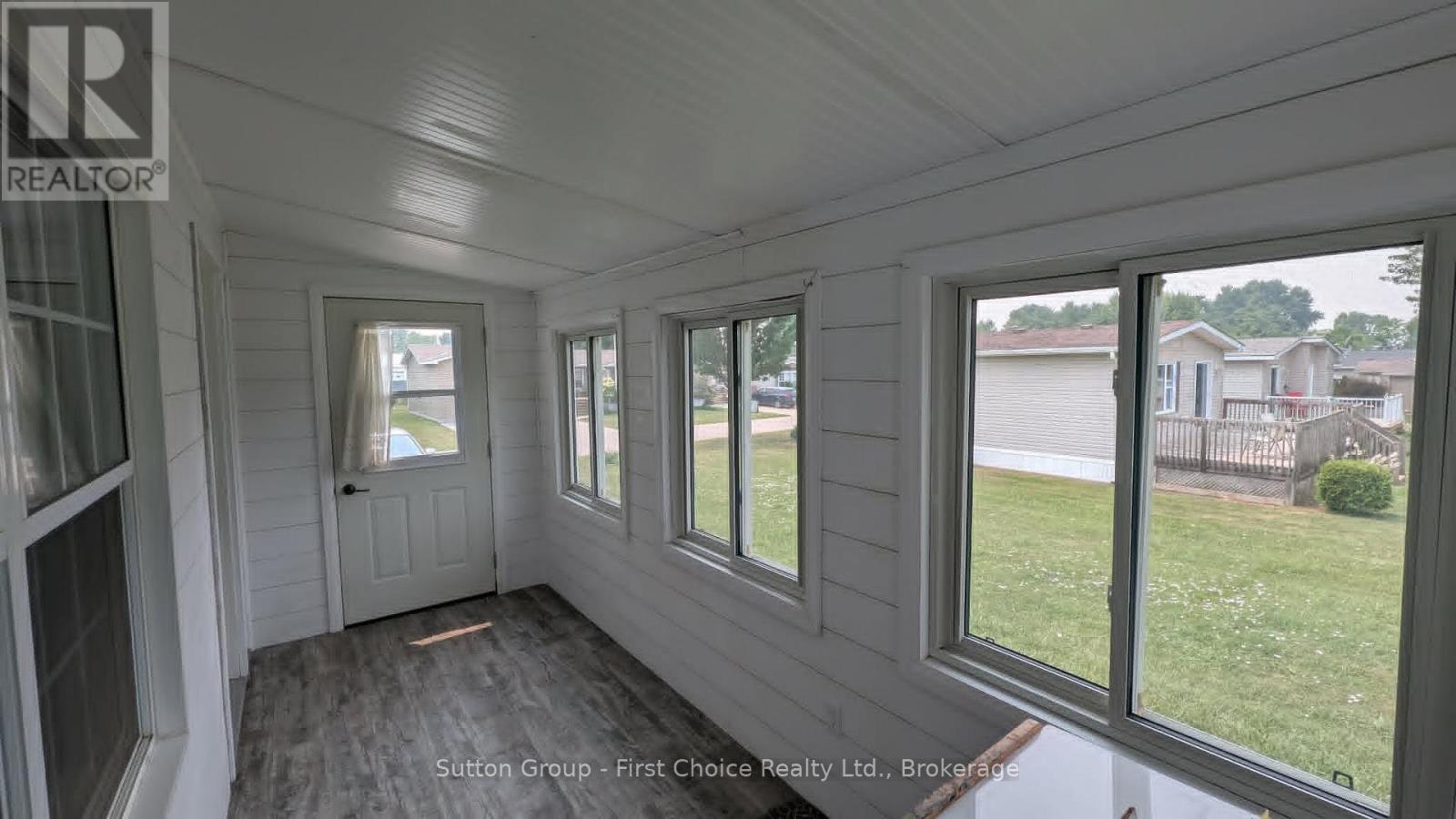 1 25 Thames Road Property Photo 17