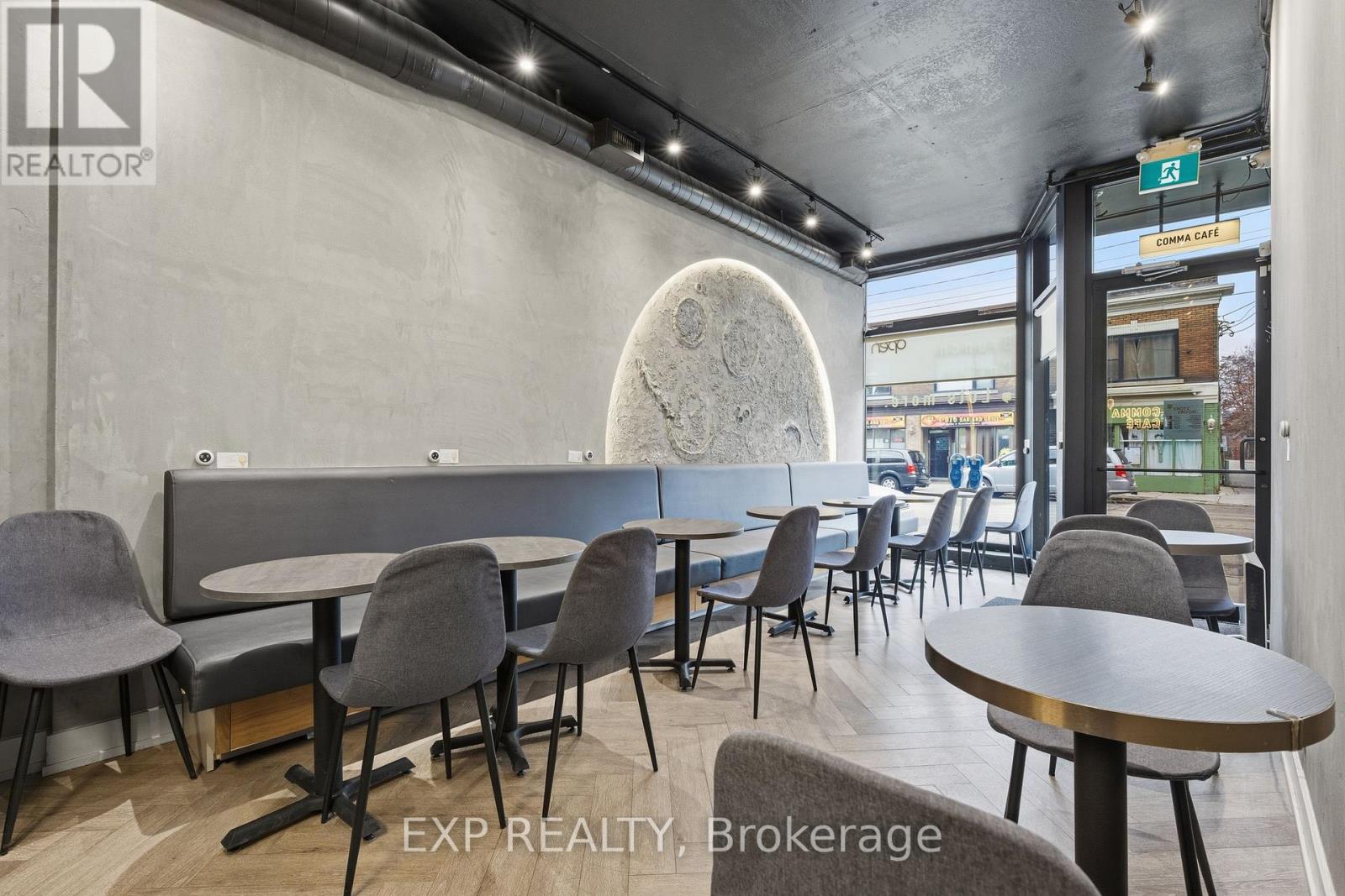 301 Barton Street E Property Photo 1