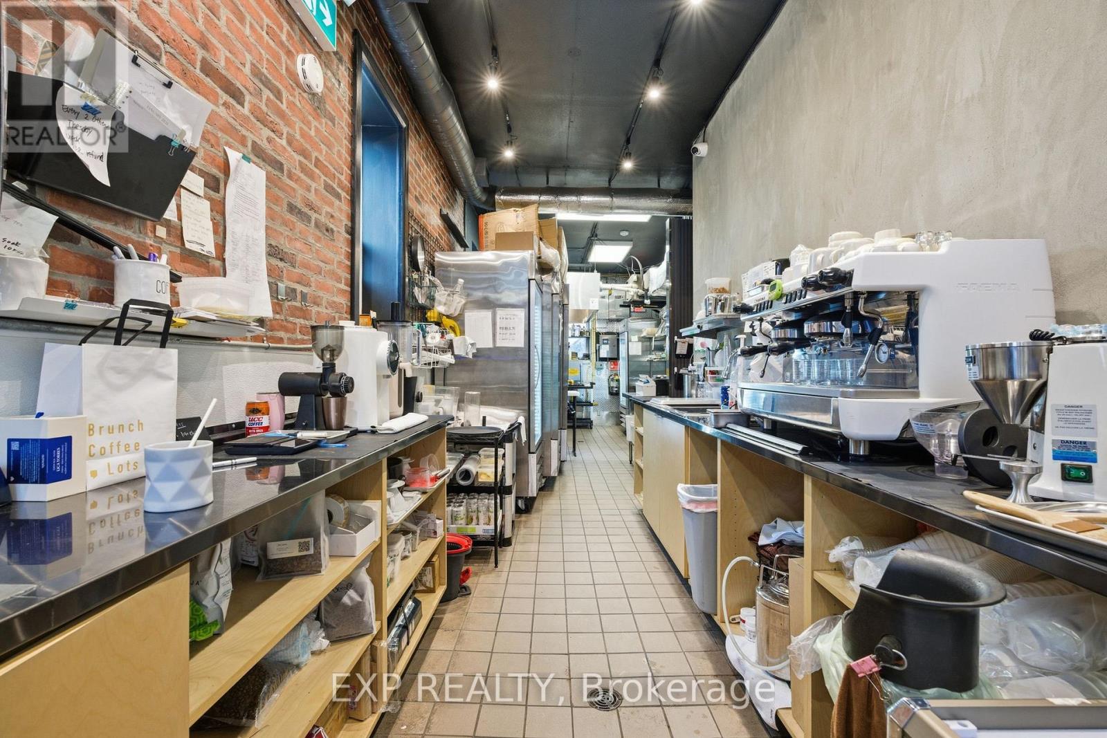 301 Barton Street E Property Photo 10