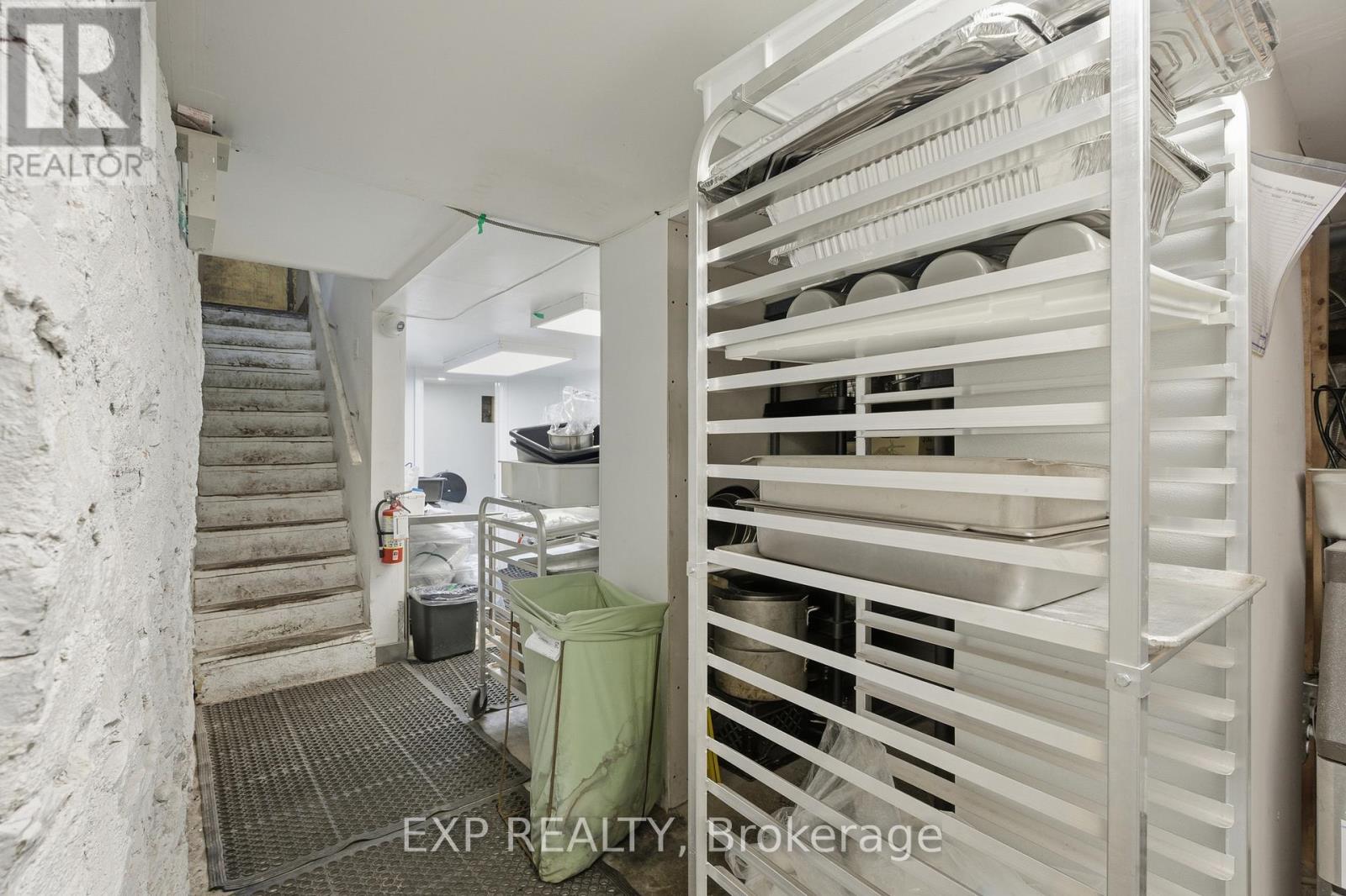 301 Barton Street E Property Photo 11