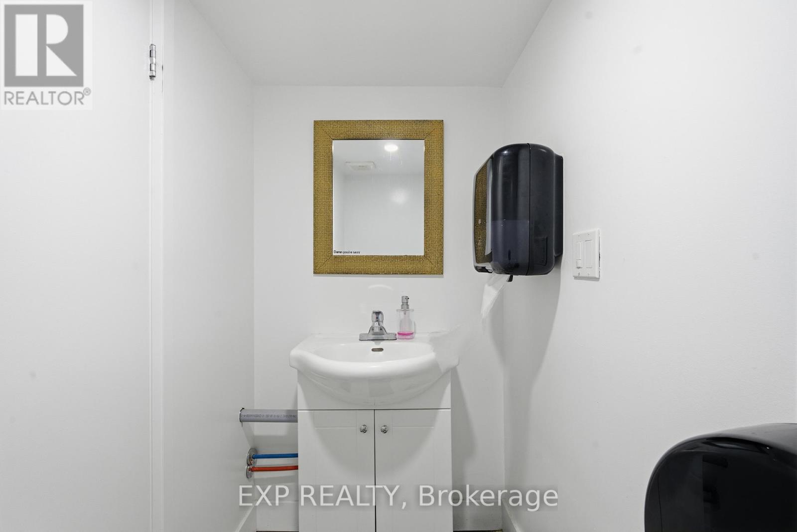 301 Barton Street E Property Photo 12