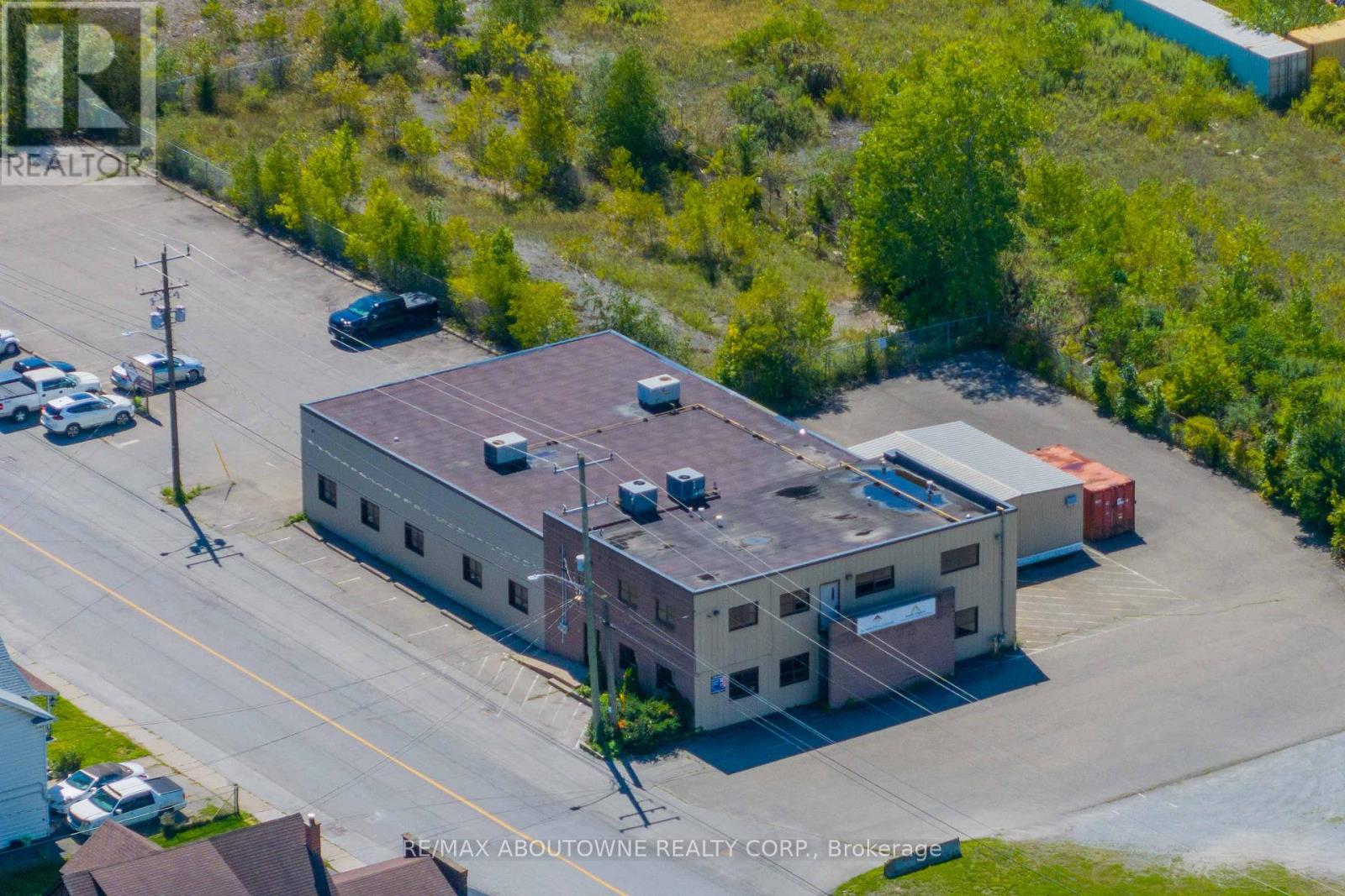 198 Welland Street Property Photo 6