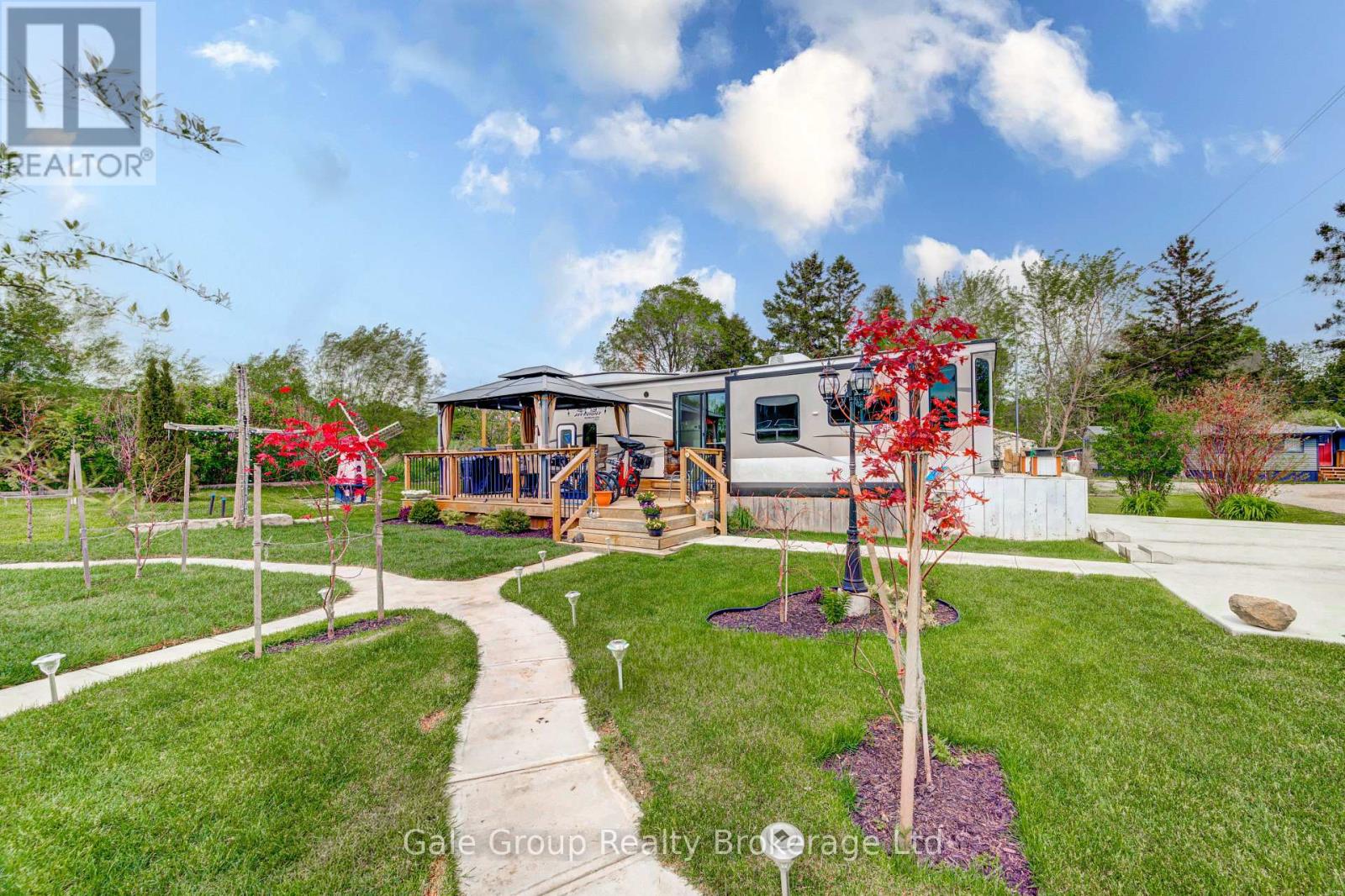 92 - 495856 10th Line Property Photo 1