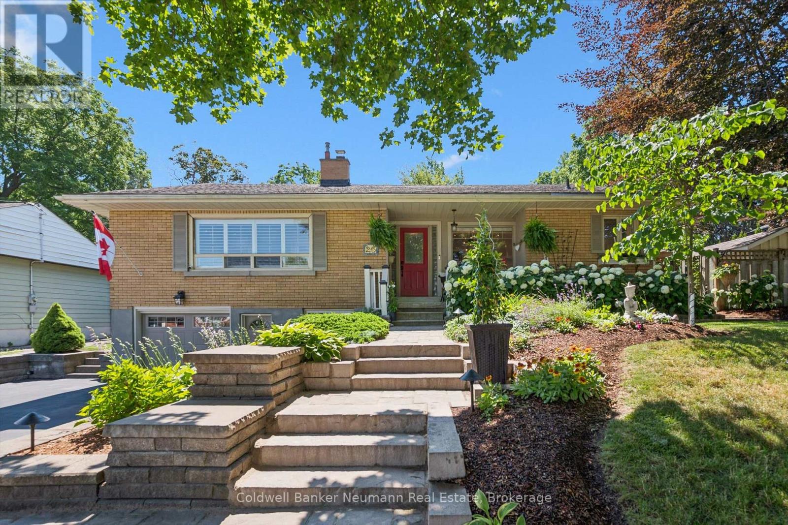 25 Bennett Avenue Property Photo 1