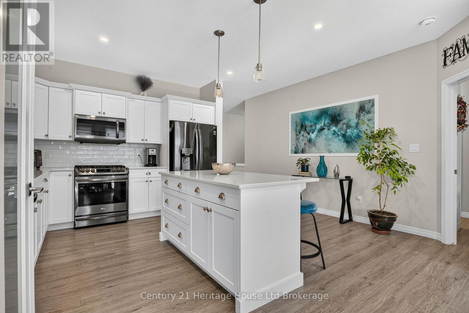 16 Huntley Avenue Property Photo 4