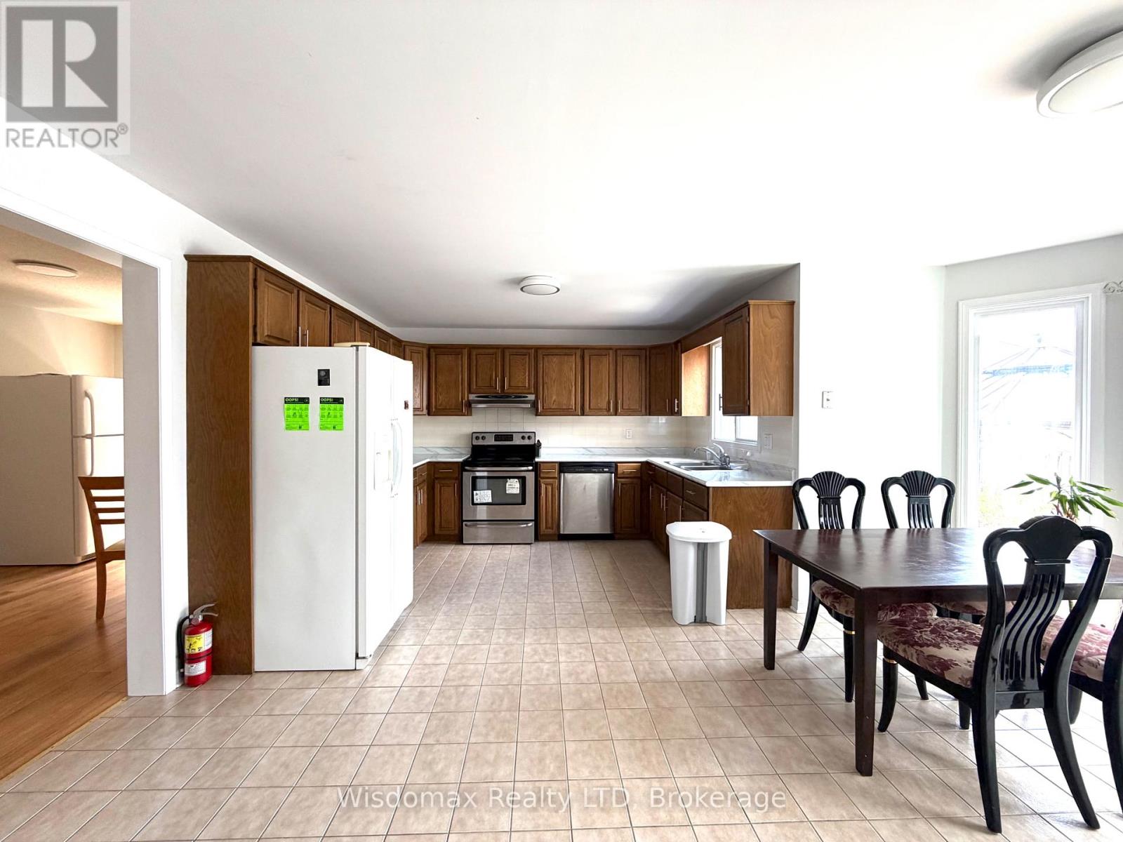 1 Crysler Crescent Property Photo 6