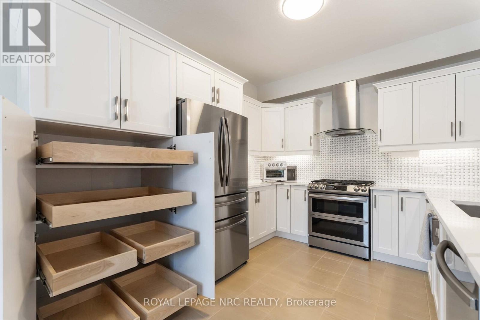 432 Viking Street Property Photo 12