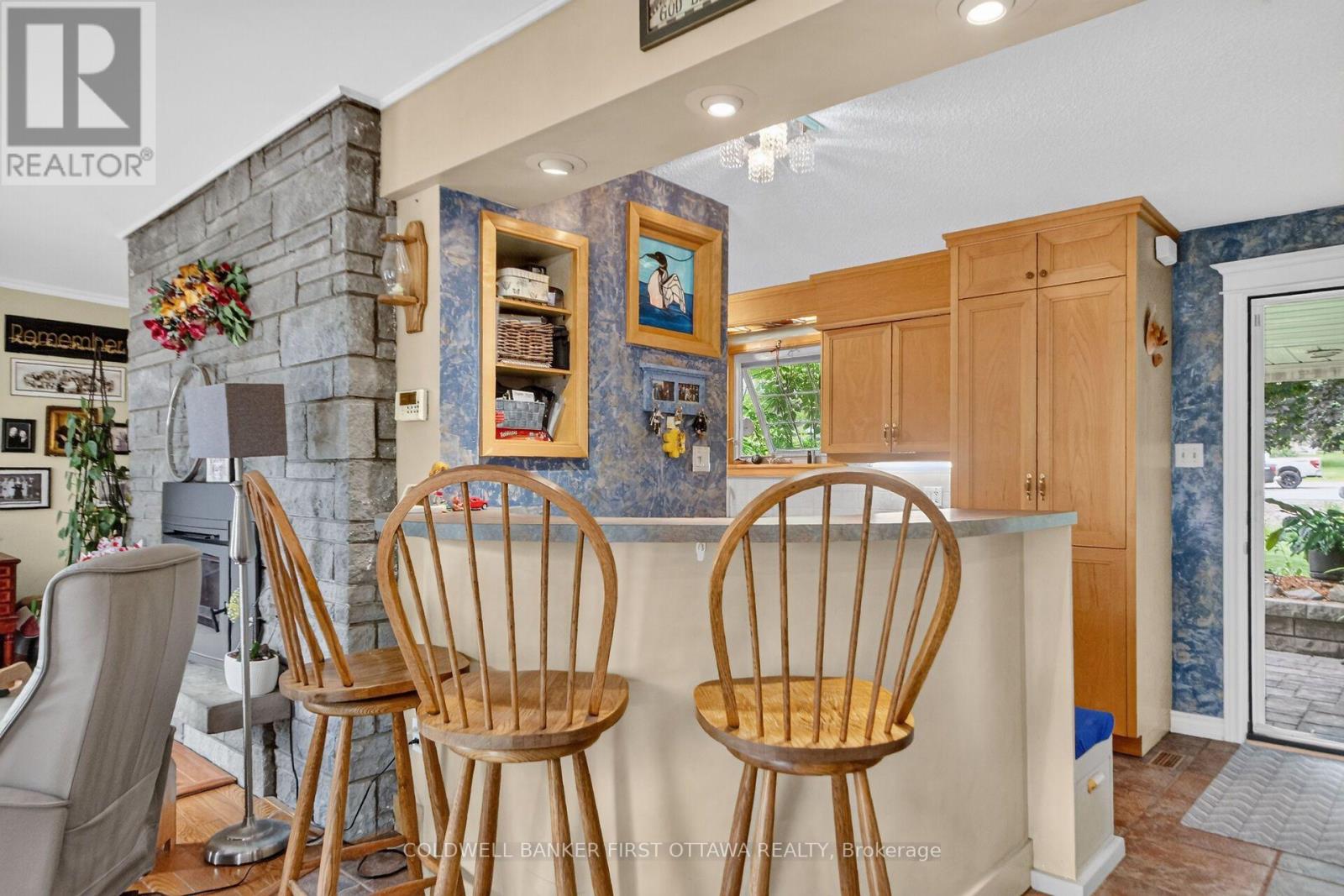 2014 River Road N Property Photo 5