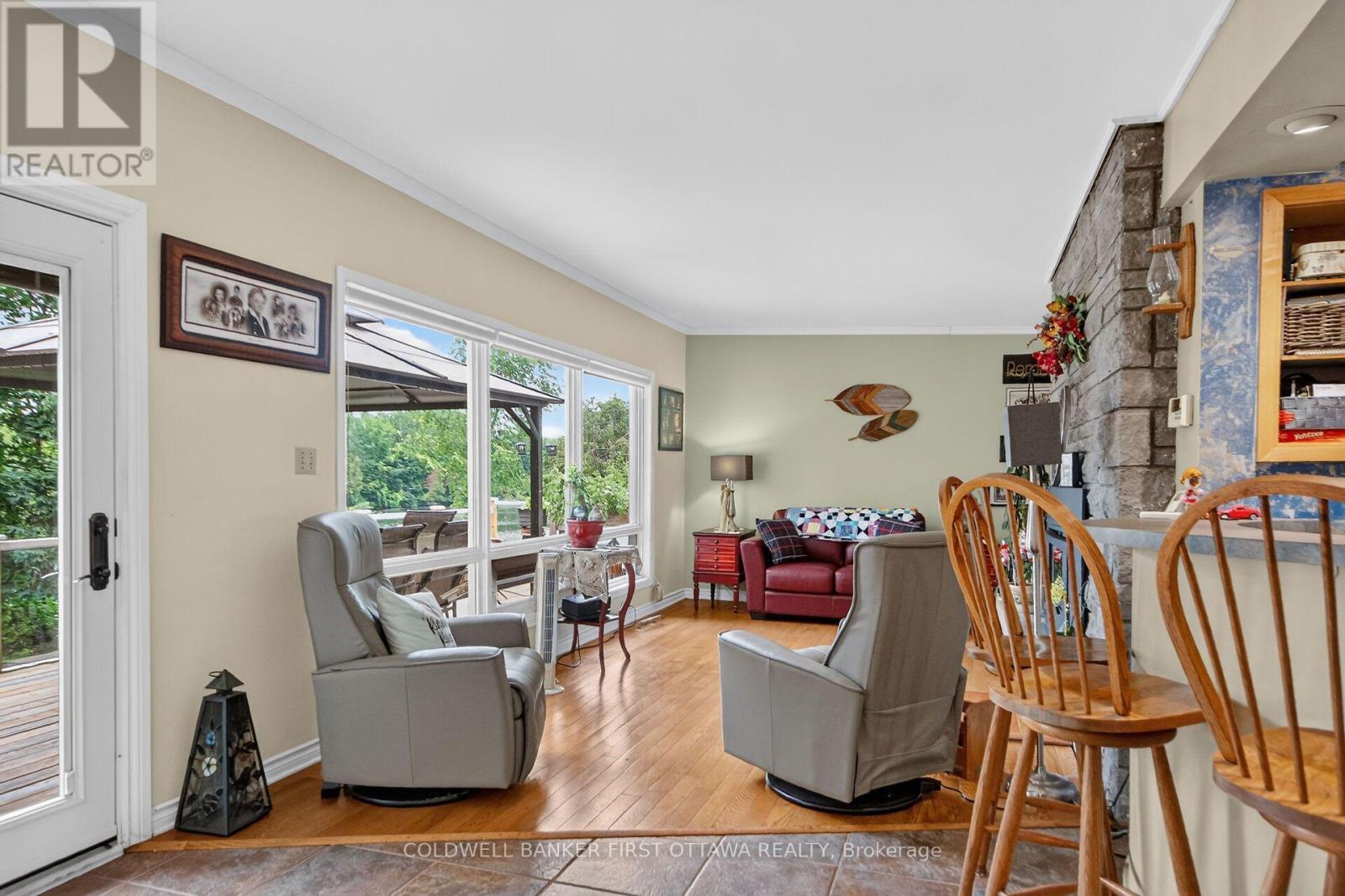 2014 River Road N Property Photo 6