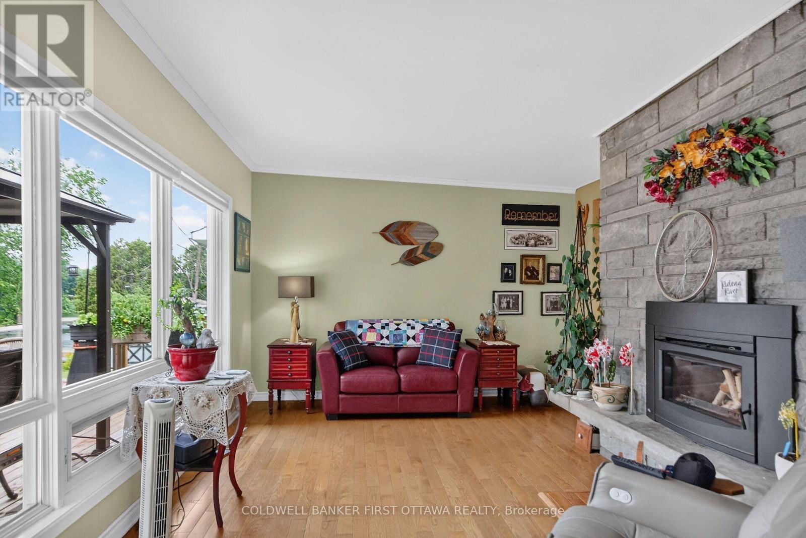 2014 River Road N Property Photo 7