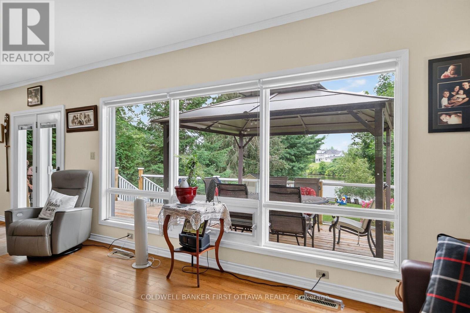 2014 River Road N Property Photo 8