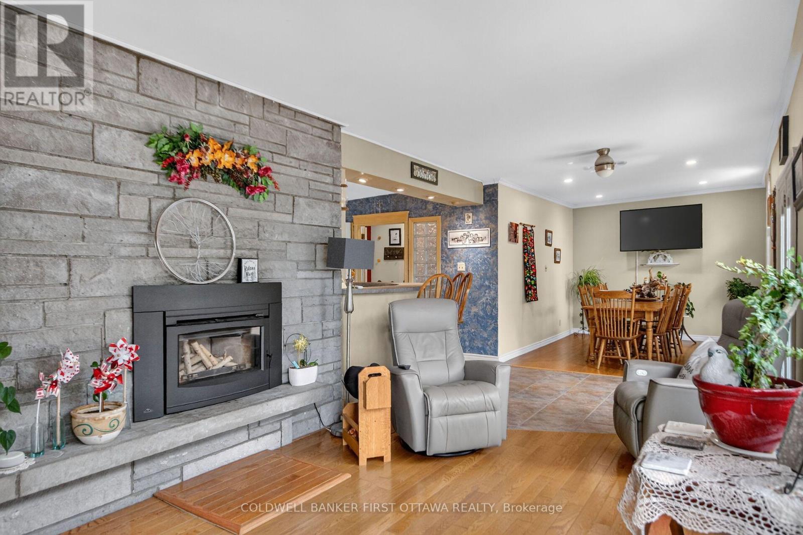 2014 River Road N Property Photo 9