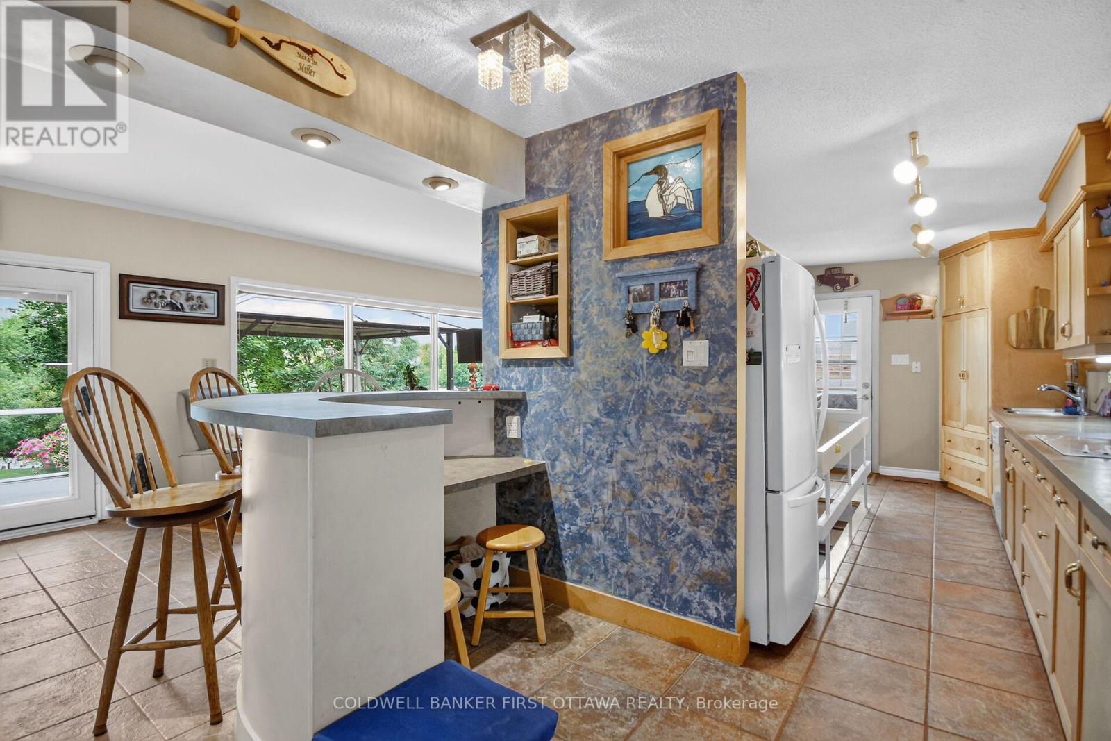 2014 River Road N Property Photo 10