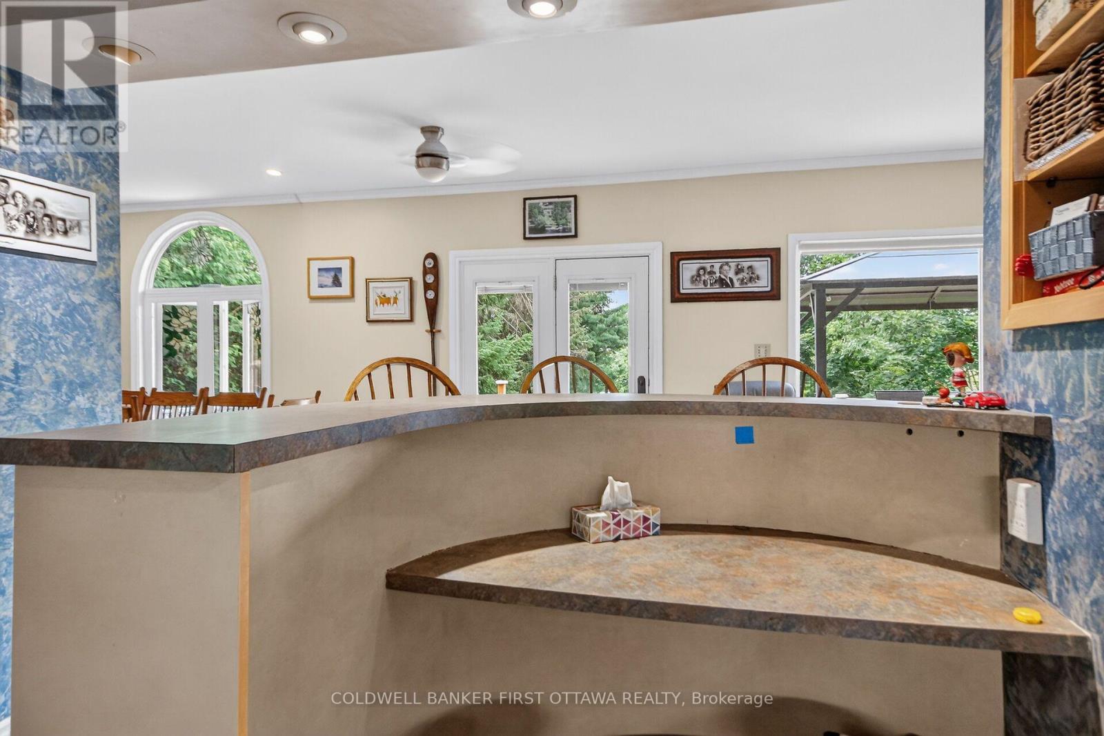 2014 River Road N Property Photo 11