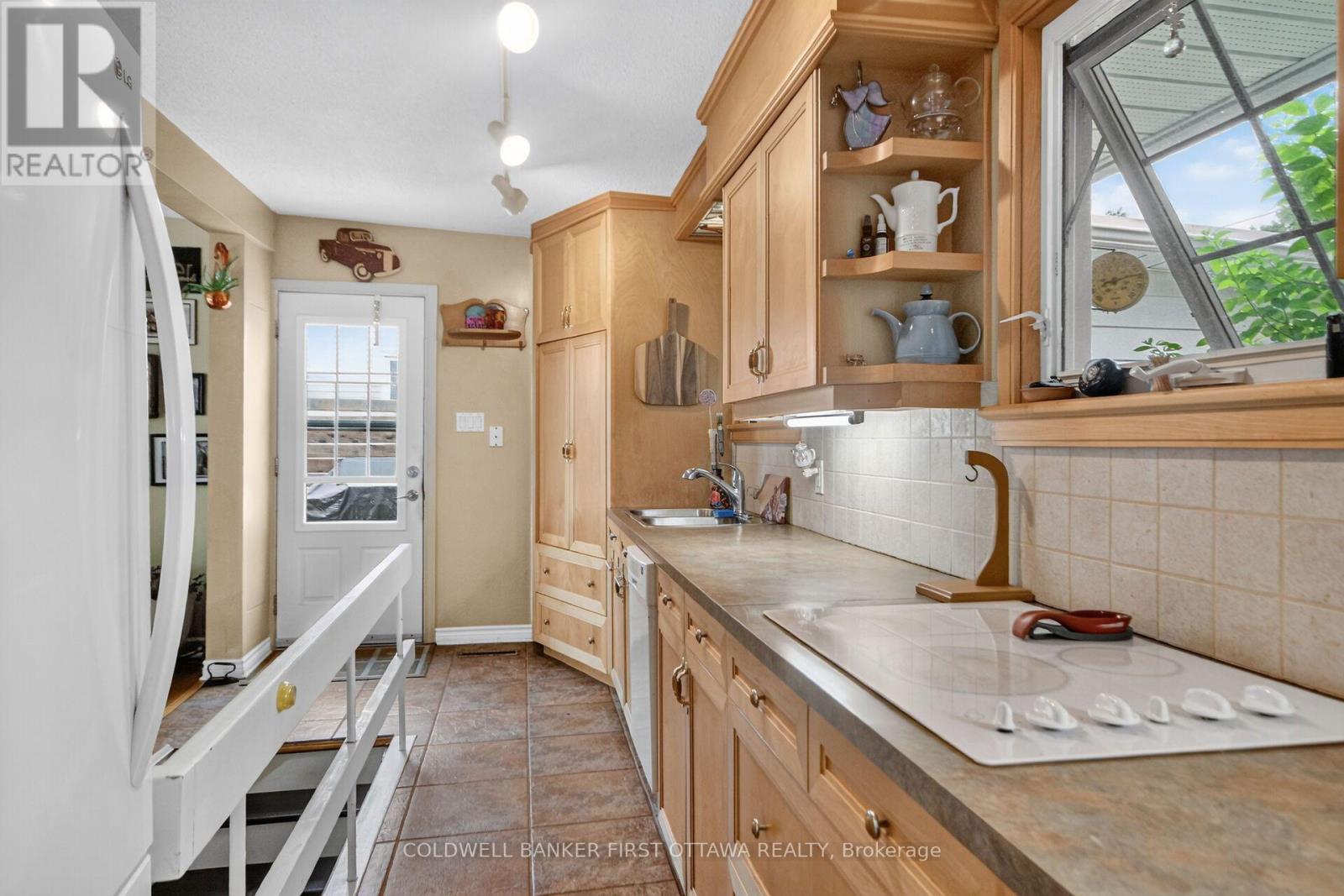 2014 River Road N Property Photo 12