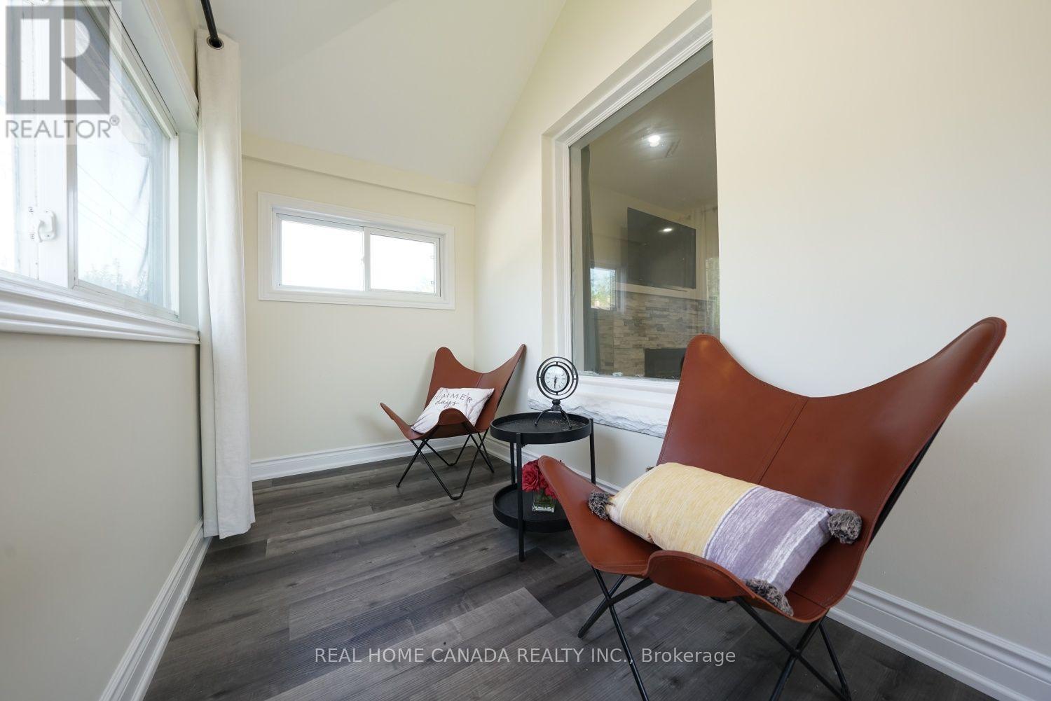 5262 Kitchener Street Property Photo 4