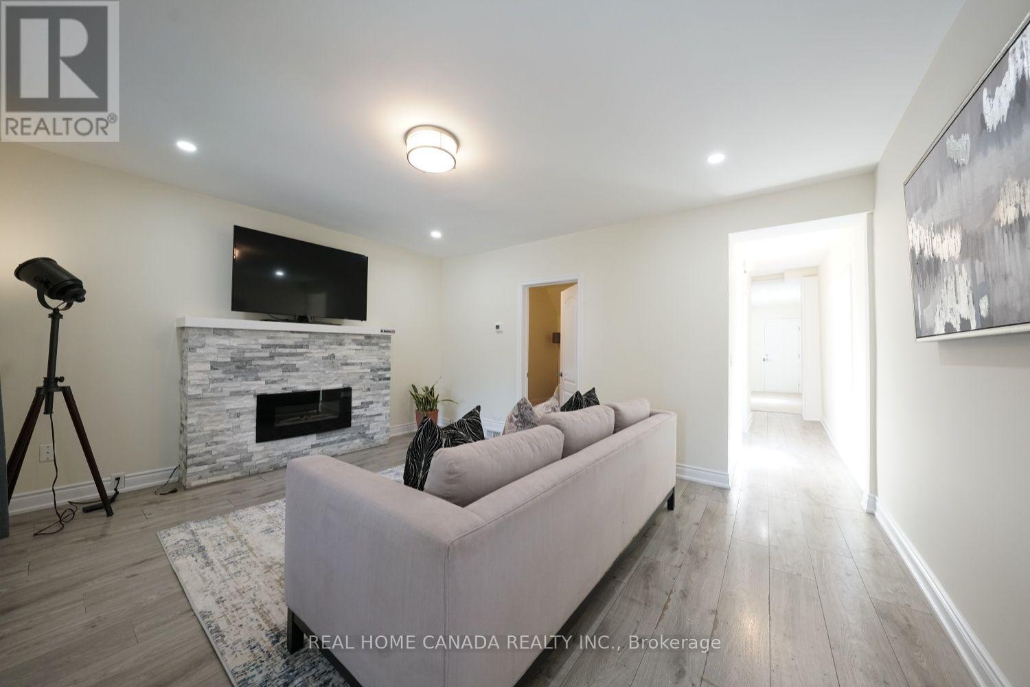 5262 Kitchener Street Property Photo 5