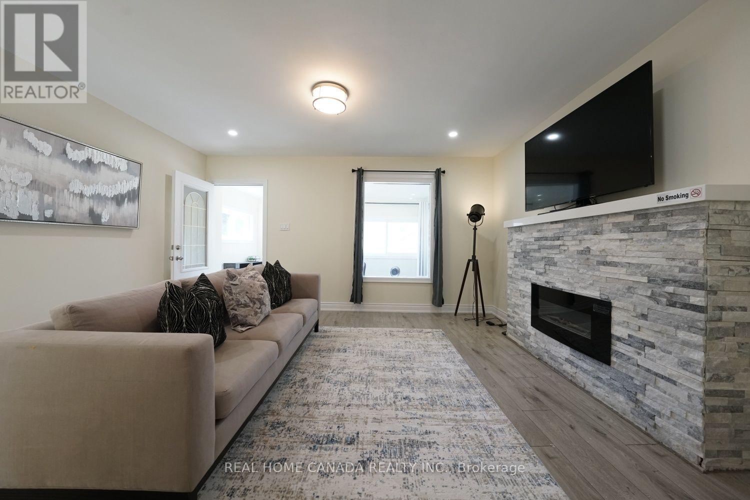 5262 Kitchener Street Property Photo 9