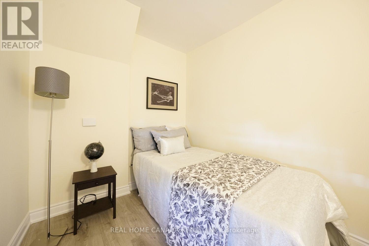 5262 Kitchener Street Property Photo 11