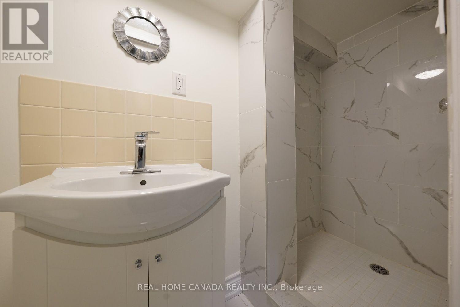 5262 Kitchener Street Property Photo 24