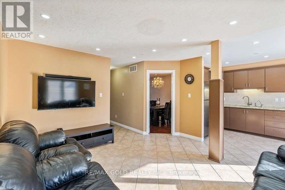 573 Burnett Avenue Property Photo 11