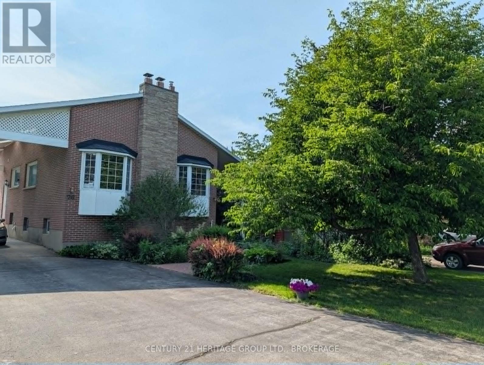 20 OAKRIDGE AVENUE Property Photo 1