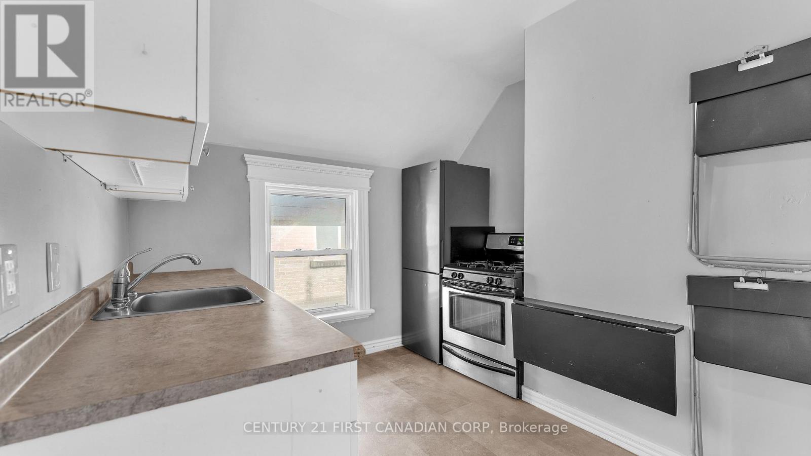 118 Wharncliffe Road S Property Photo 2