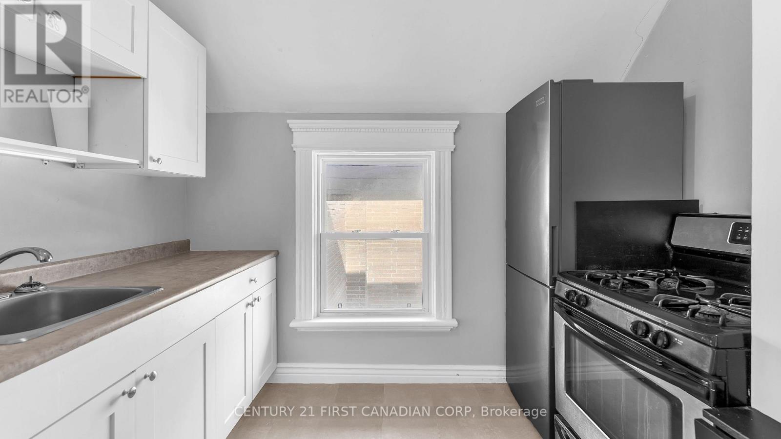118 Wharncliffe Road S Property Photo 3