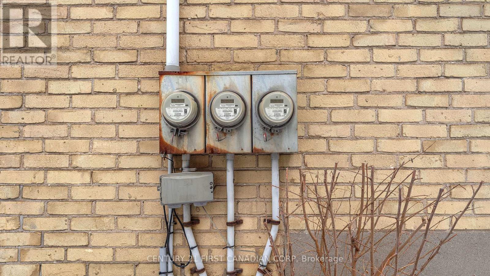 118 Wharncliffe Road S Property Photo 8