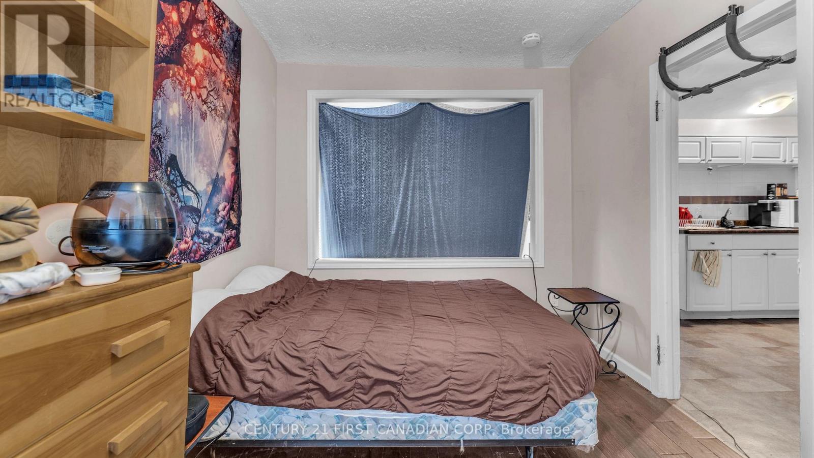 118 Wharncliffe Road S Property Photo 13