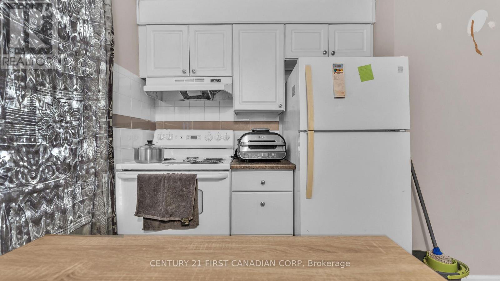 118 Wharncliffe Road S Property Photo 15