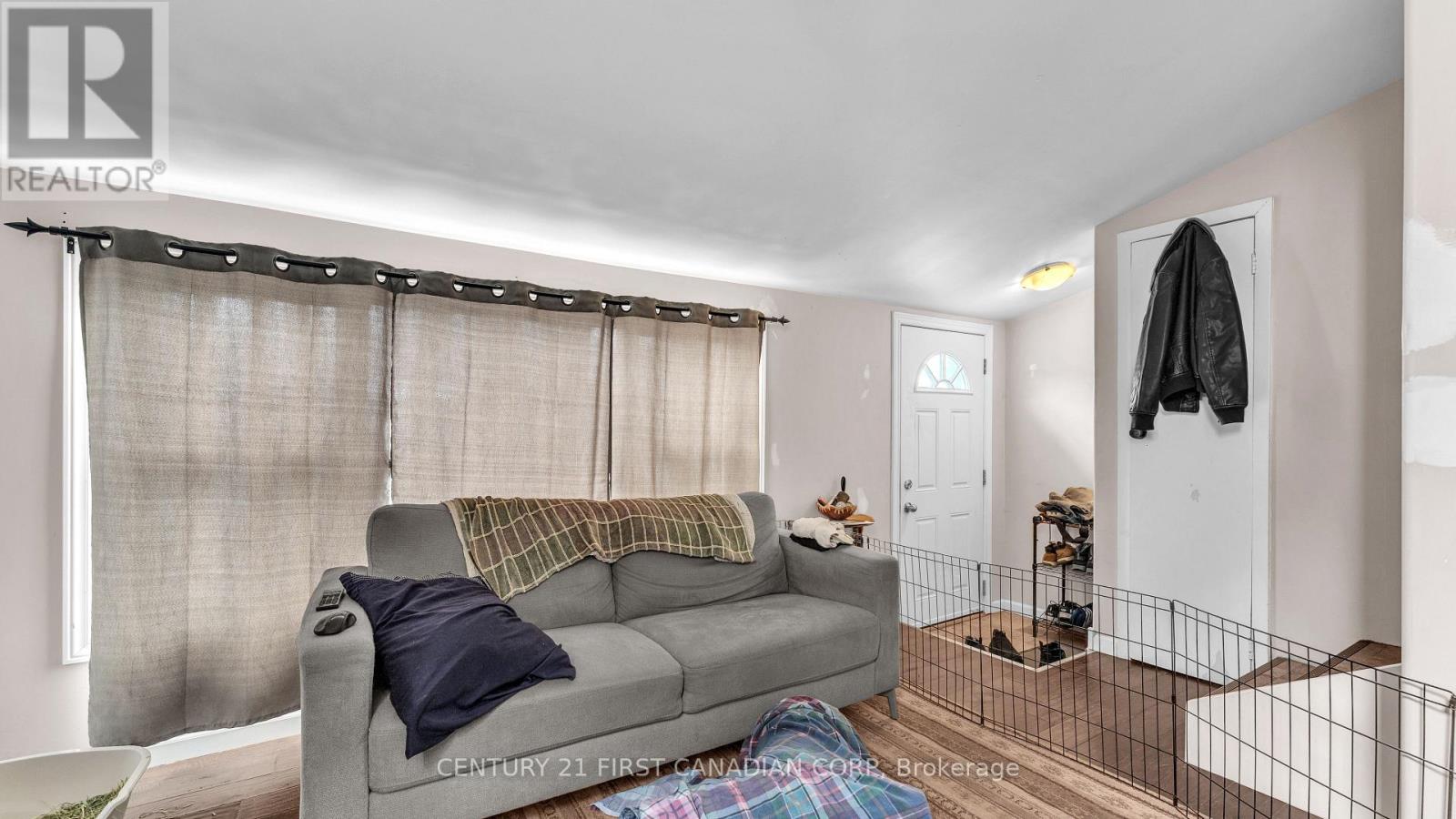 118 Wharncliffe Road S Property Photo 17