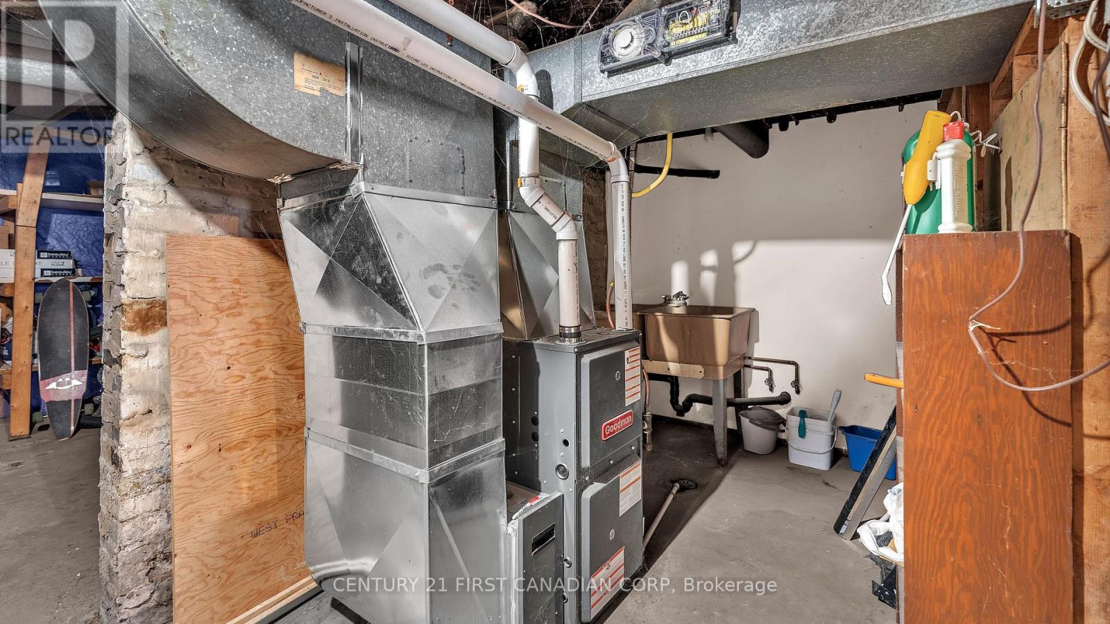 118 Wharncliffe Road S Property Photo 18