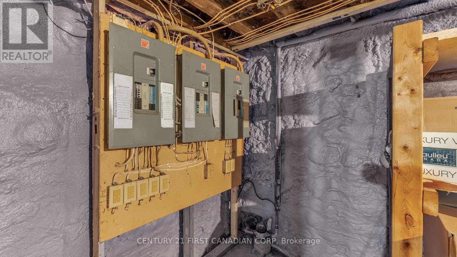 118 Wharncliffe Road S Property Photo 20