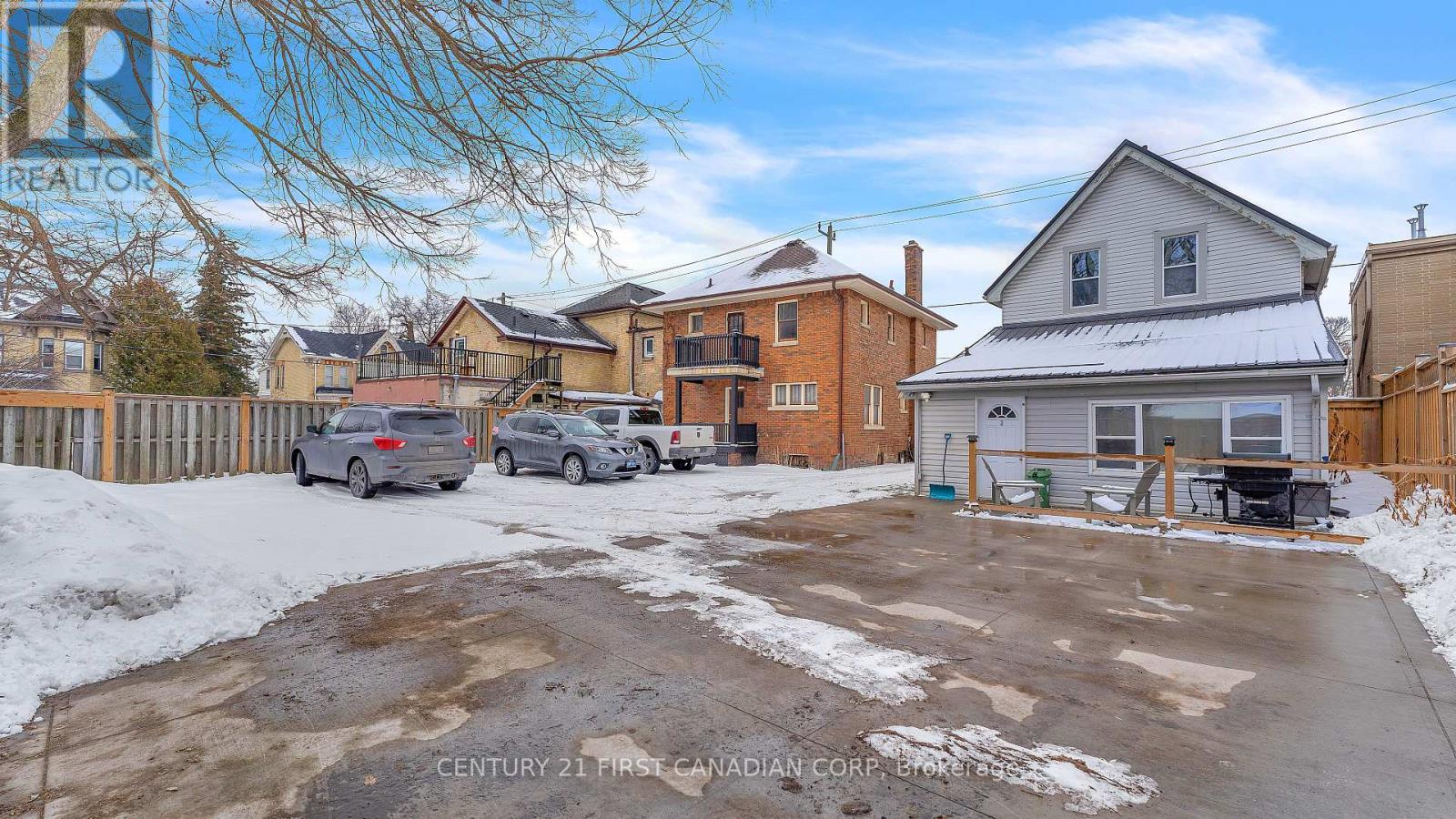 118 Wharncliffe Road S Property Photo 21